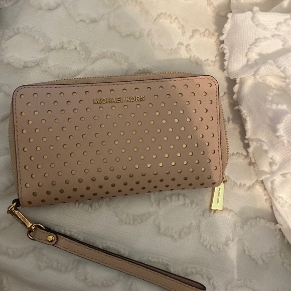 Michael Kors Wallet/wristlet - Picture 1 of 3